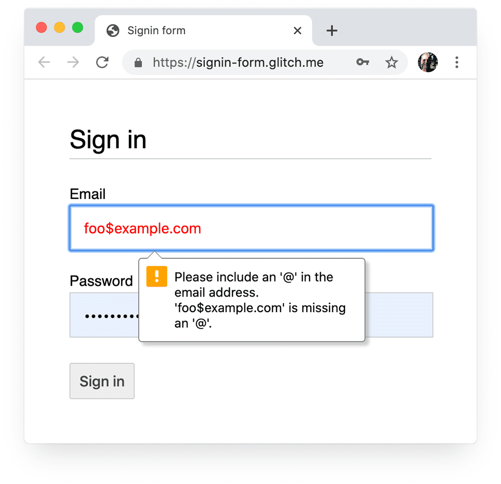 Masaüstündeki Chrome'da, geçersiz bir e-posta değeri için tarayıcı istemi ve odak gösterilen oturum açma formunun ekran görüntüsü.
